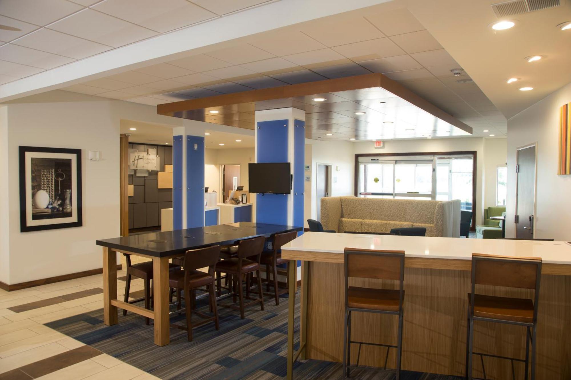 Holiday Inn Express & Suites Port Huron By Ihg Exterior photo